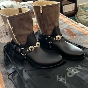 DAV All weather luxury Boot
